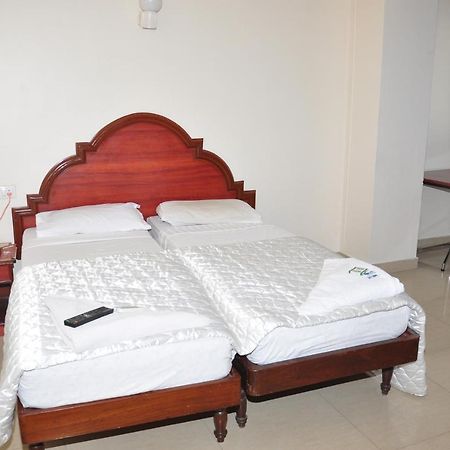 Dhanunjayas Luxury Hotel Hosūr Exteriör bild