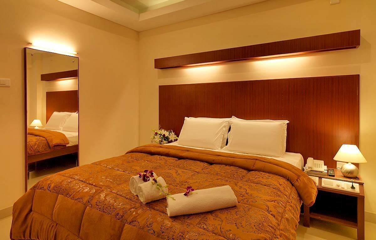 Dhanunjayas Luxury Hotel Hosūr Exteriör bild