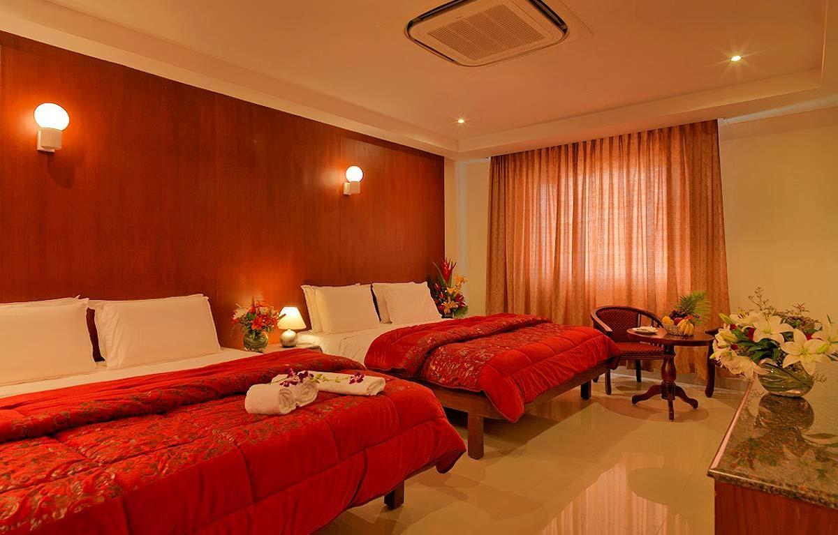 Dhanunjayas Luxury Hotel Hosūr Exteriör bild