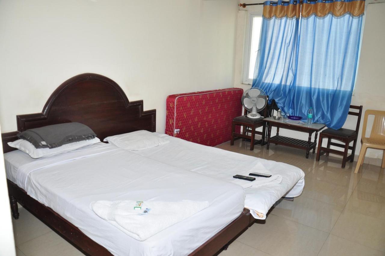 Dhanunjayas Luxury Hotel Hosūr Exteriör bild